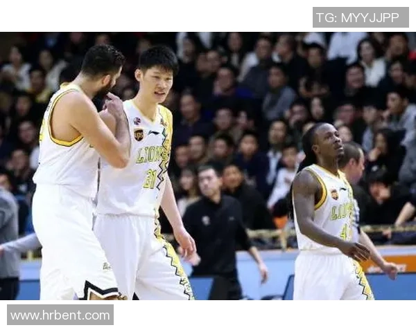 南京篮球队在选拔赛中以65分稳居积分榜首位展现强劲实力